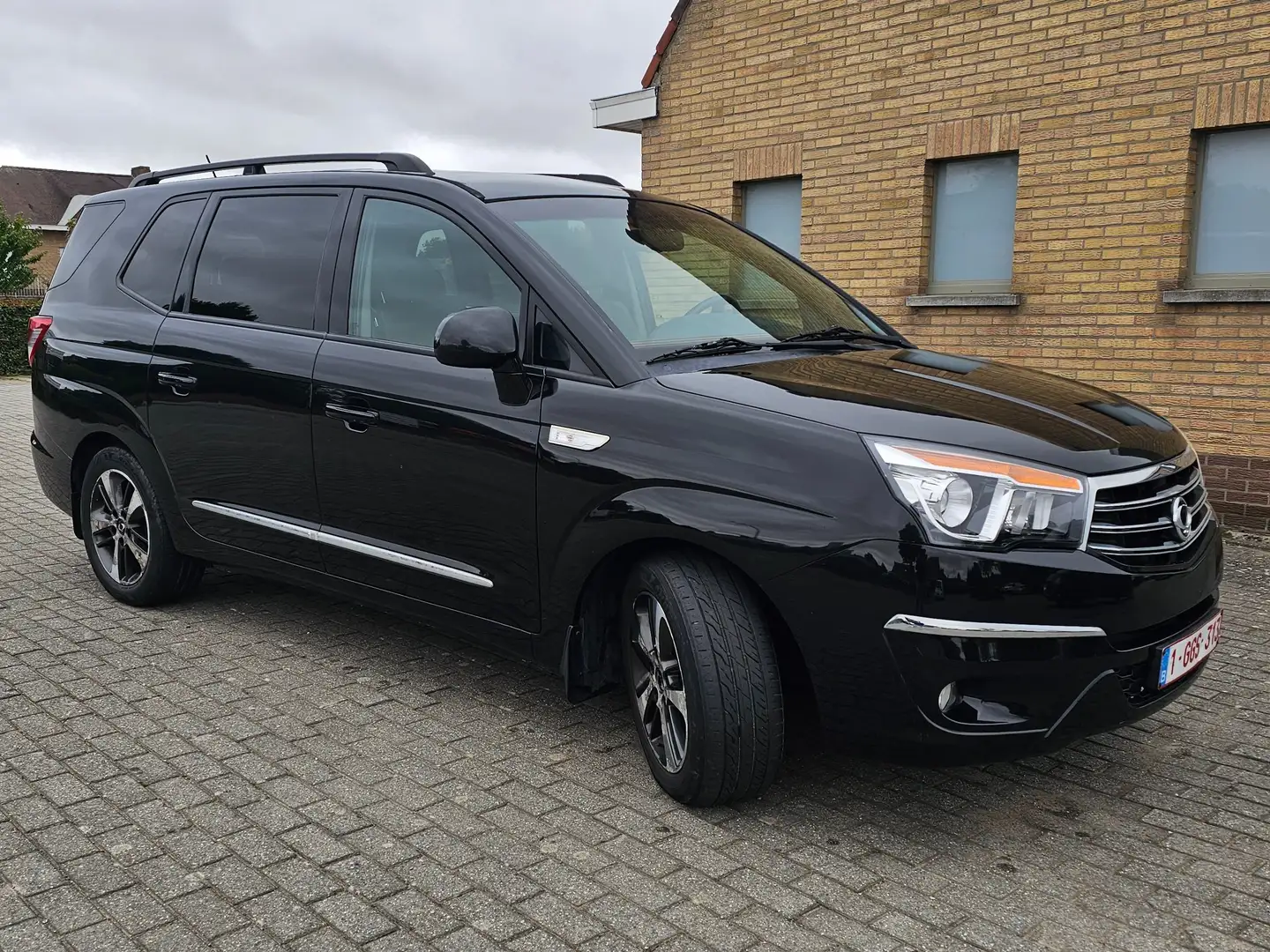 SsangYong Rodius Rodius 2.0 e-XDi200 Sapphire Чёрный - 2