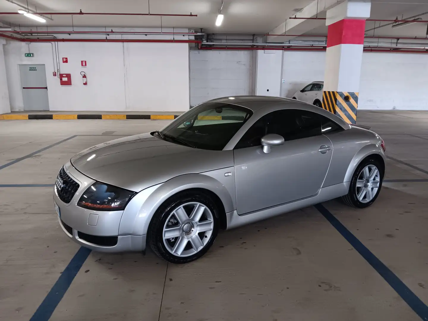 Audi TT 1.8 2wd 180 cv Ezüst - 1