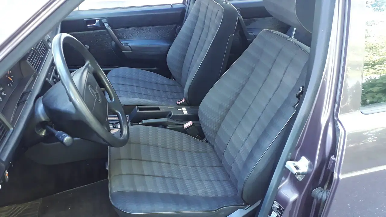 Mercedes-Benz 190 E 1.8 / W201 / Oldtimer / H-Kennzeichen / Automatik / Schiebedach elektrisch, foto 12