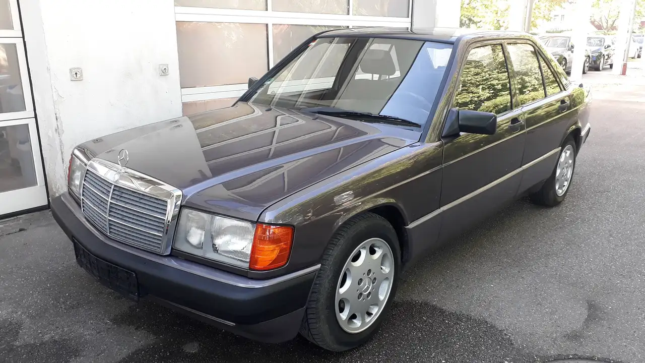 Mercedes-Benz 190 E 1.8 / W201 / Oldtimer / H-Kennzeichen / Automatik / Schiebedach elektrisch, foto 1