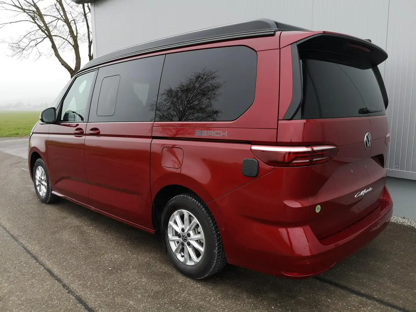 Volkswagen T7 California Beach Camper 2.0TDI DSG GV5 Komfort+ 110 kW (15... Rot - 2
