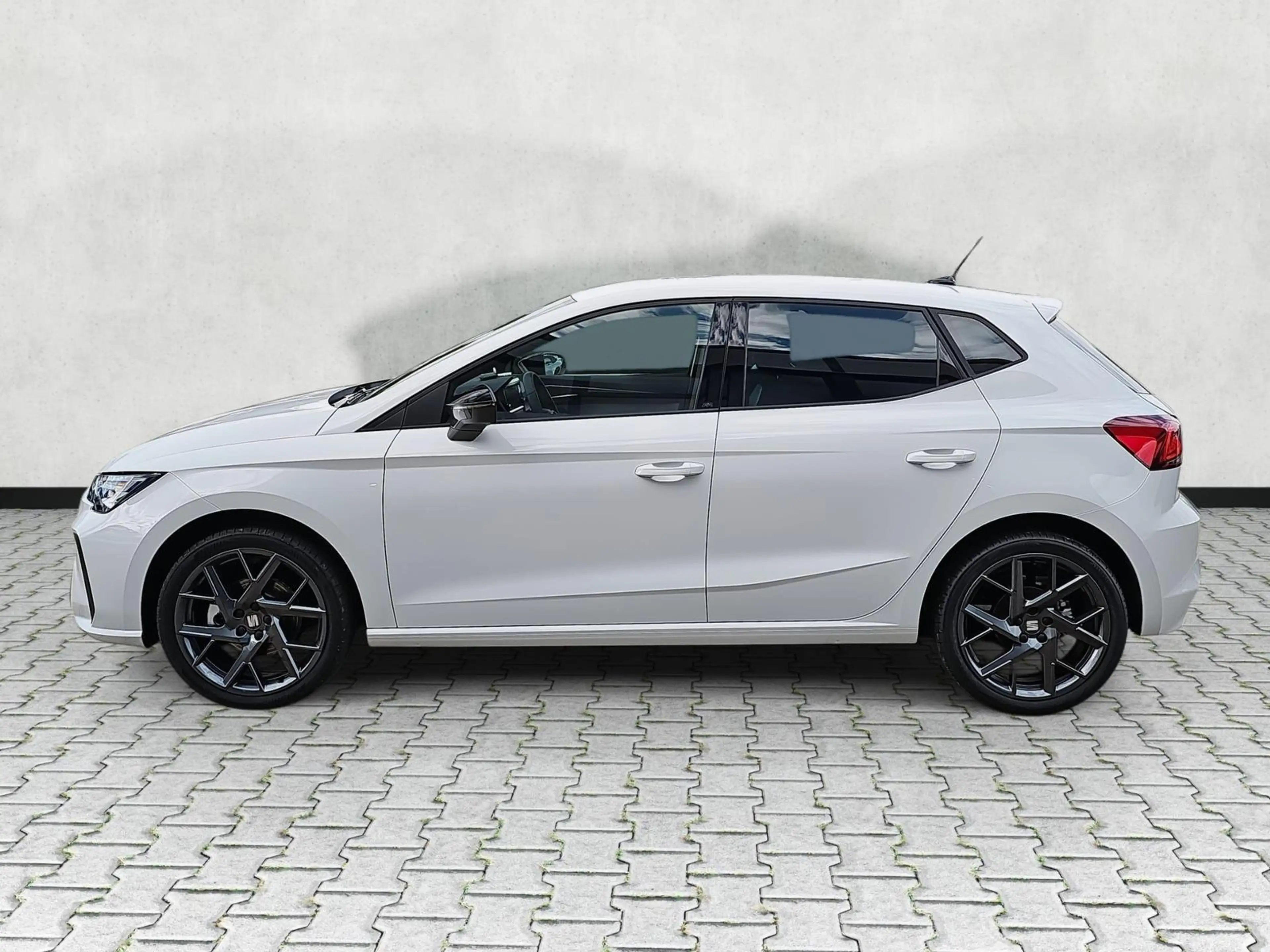 SEAT Ibiza 1.0 TSI 85 kW FR DSG Full Link Kessy Kamera 18Z... — photo 4