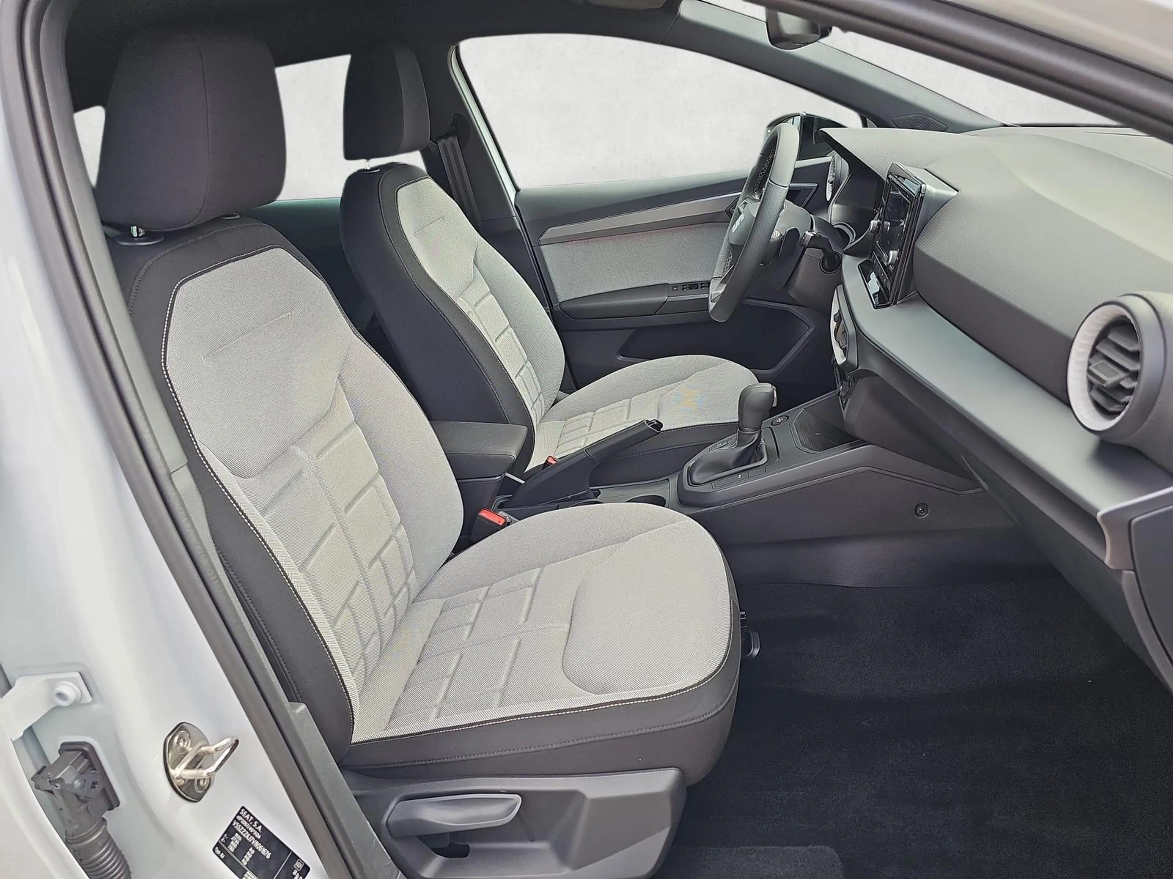 SEAT Ibiza 1.0 TSI 85 kW FR DSG Full Link Kessy Kamera 18Z... — photo 10