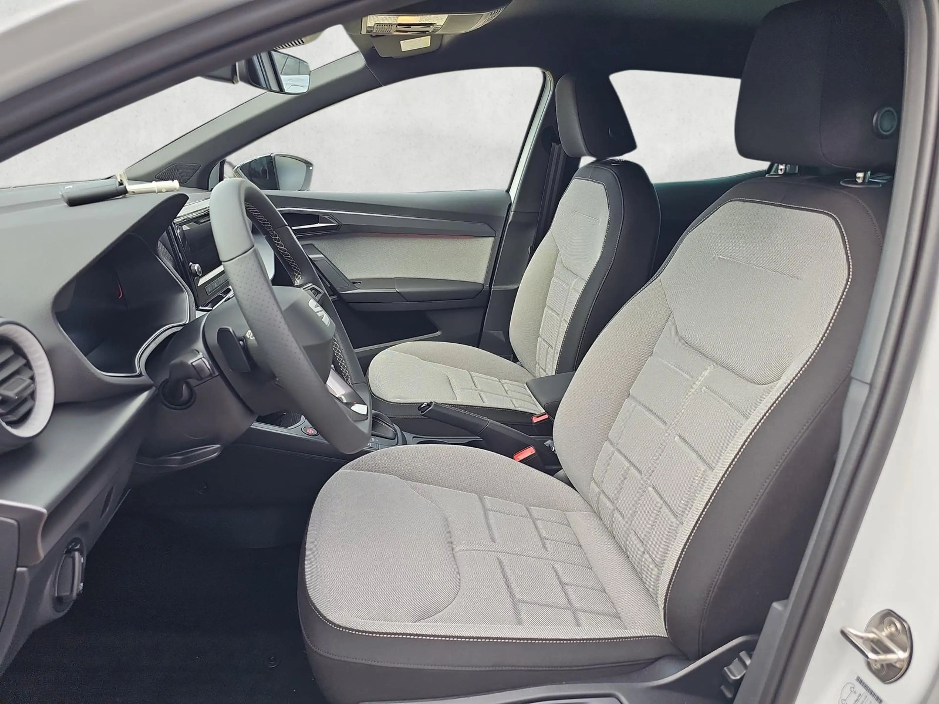 SEAT Ibiza 1.0 TSI 85 kW FR DSG Full Link Kessy Kamera 18Z... — photo 9