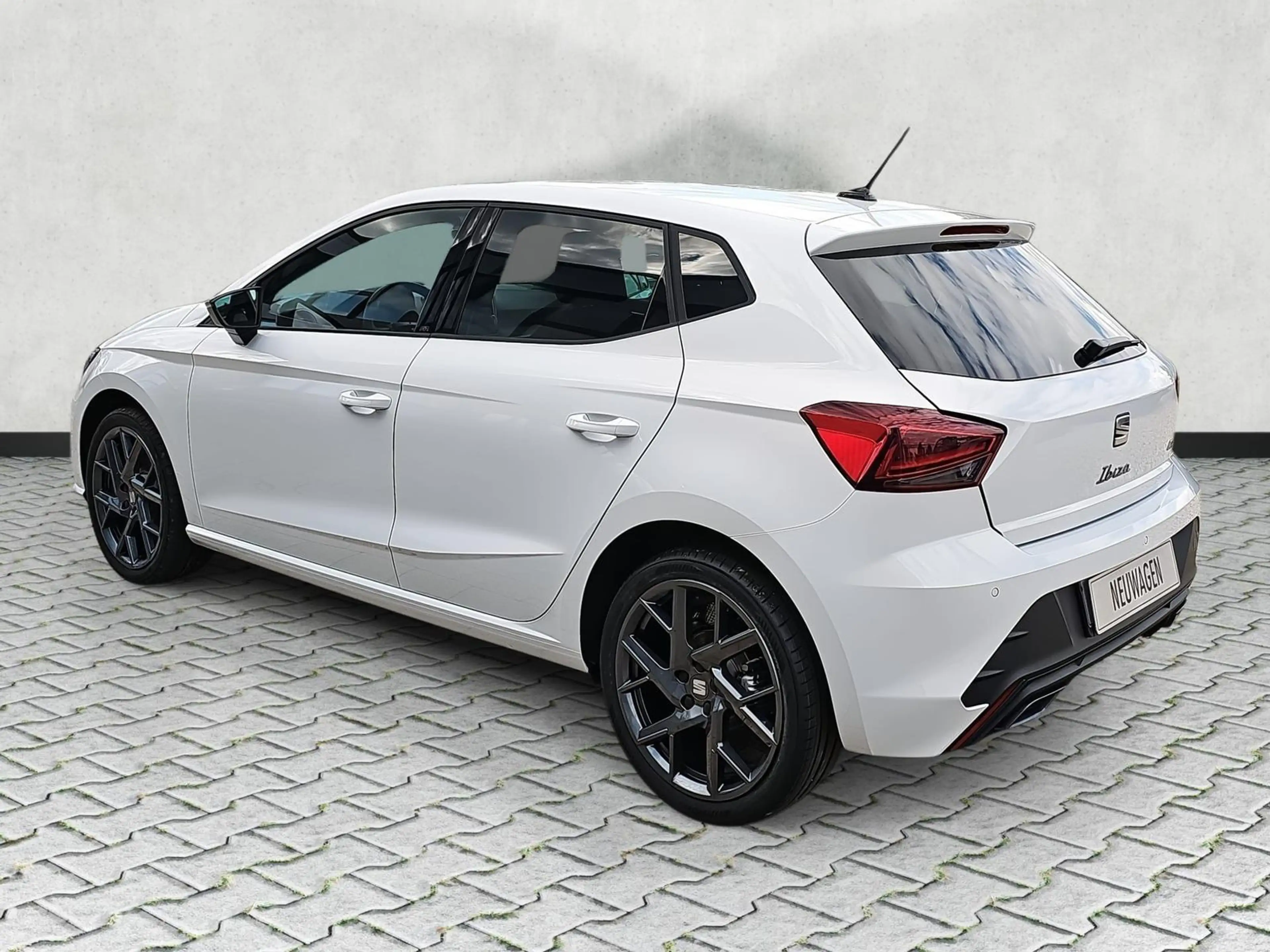 SEAT Ibiza 1.0 TSI 85 kW FR DSG Full Link Kessy Kamera 18Z... — photo 5