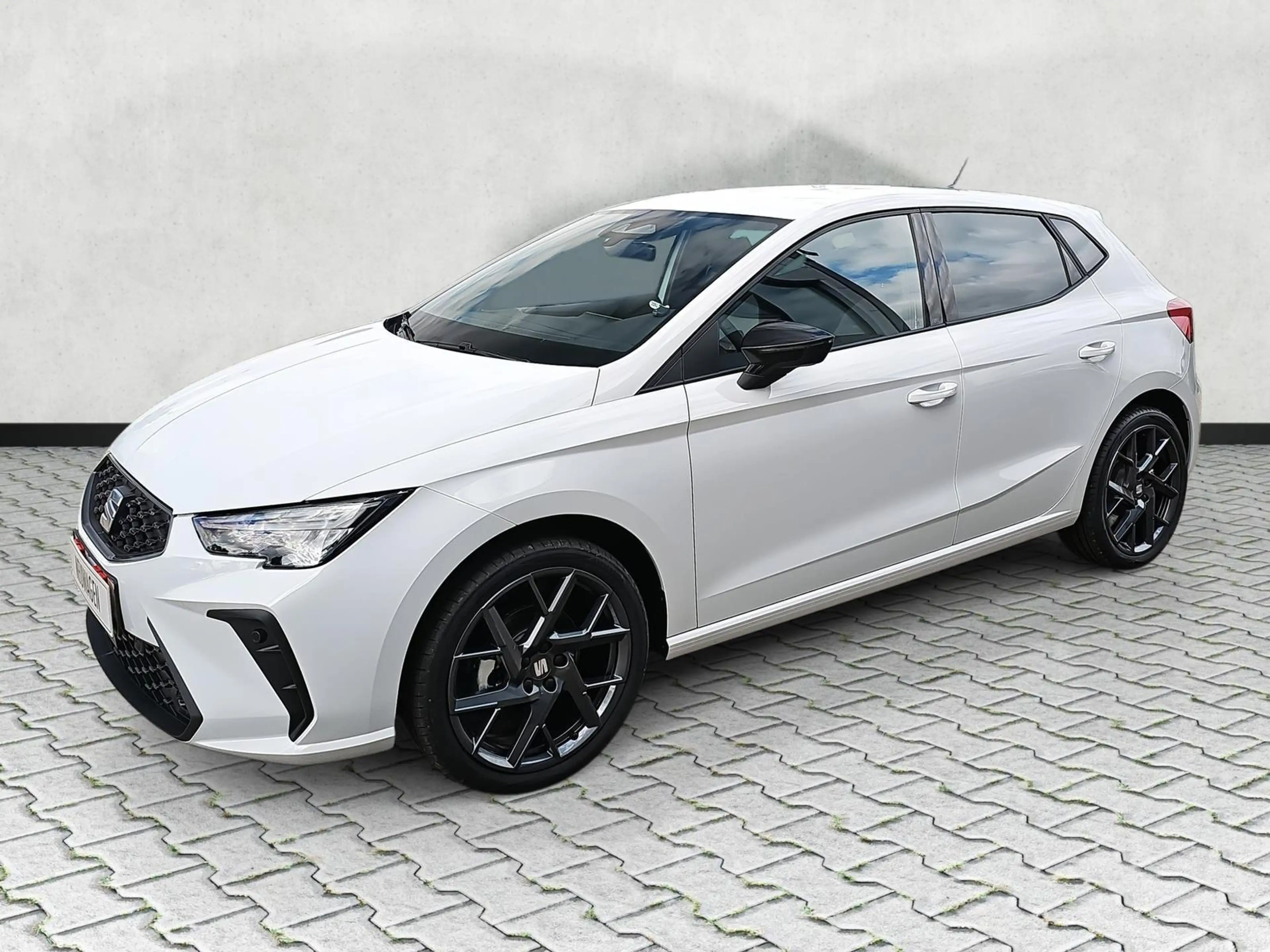 SEAT Ibiza 1.0 TSI 85 kW FR DSG Full Link Kessy Kamera 18Z... — photo 3