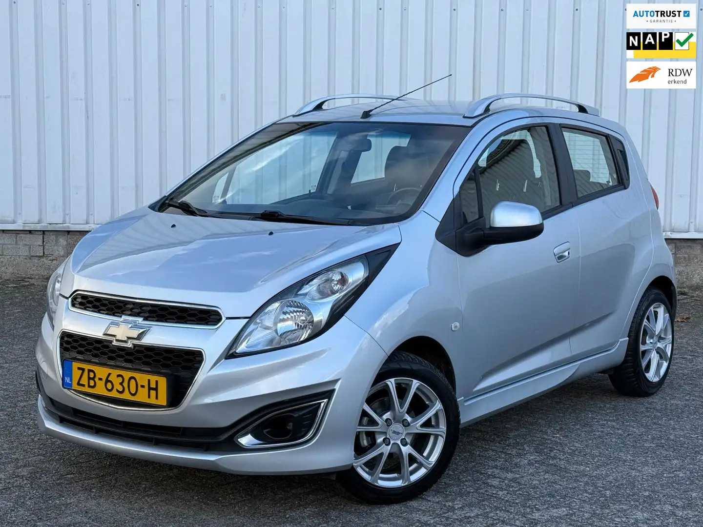Chevrolet Spark 1.2 16V LTZ Airco,PDC,LMV,DakRails,ElektrischeRame Grijs - 1