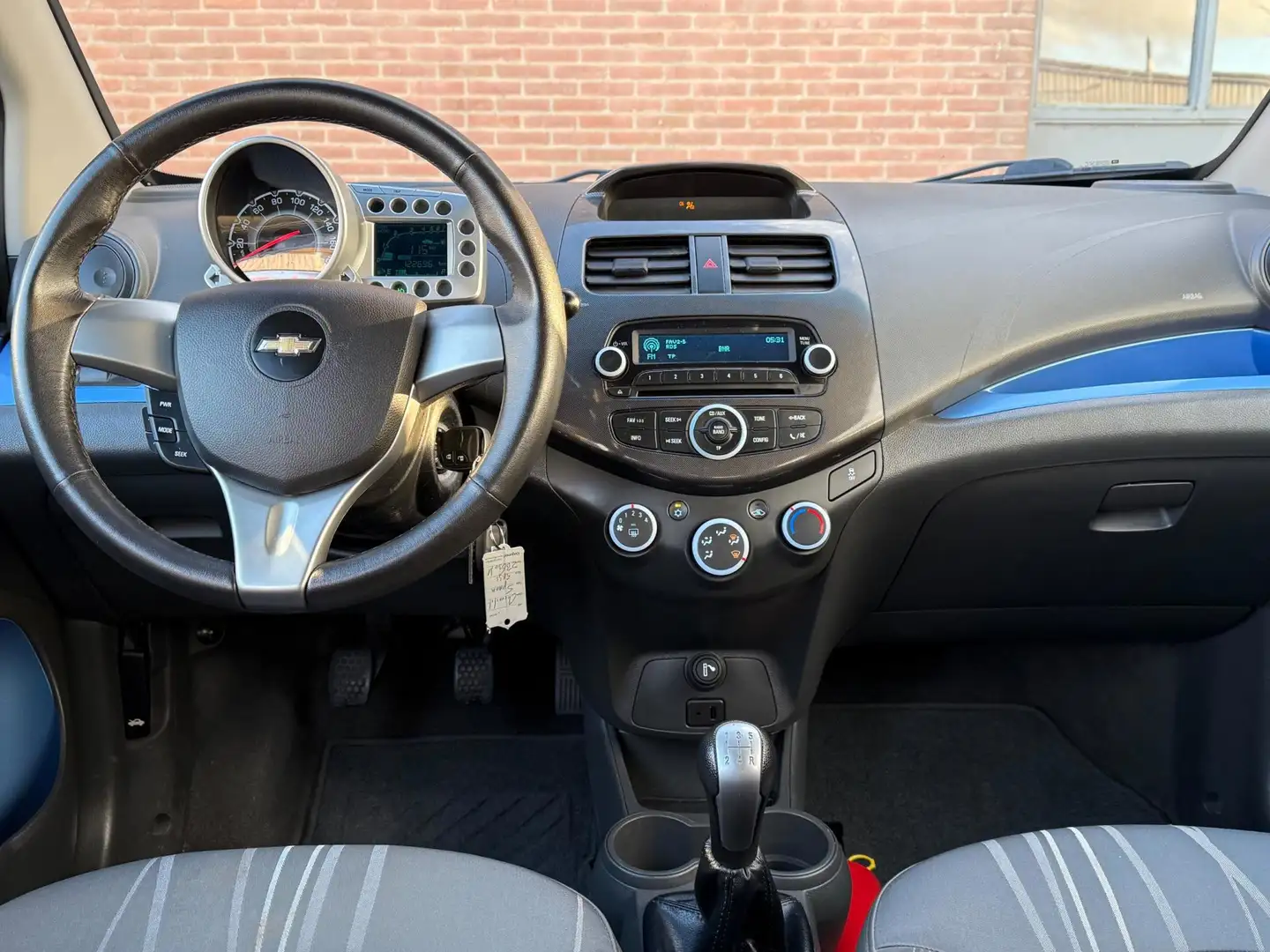 Chevrolet Spark 1.2 16V LTZ Airco,PDC,LMV,DakRails,ElektrischeRame Grijs - 2