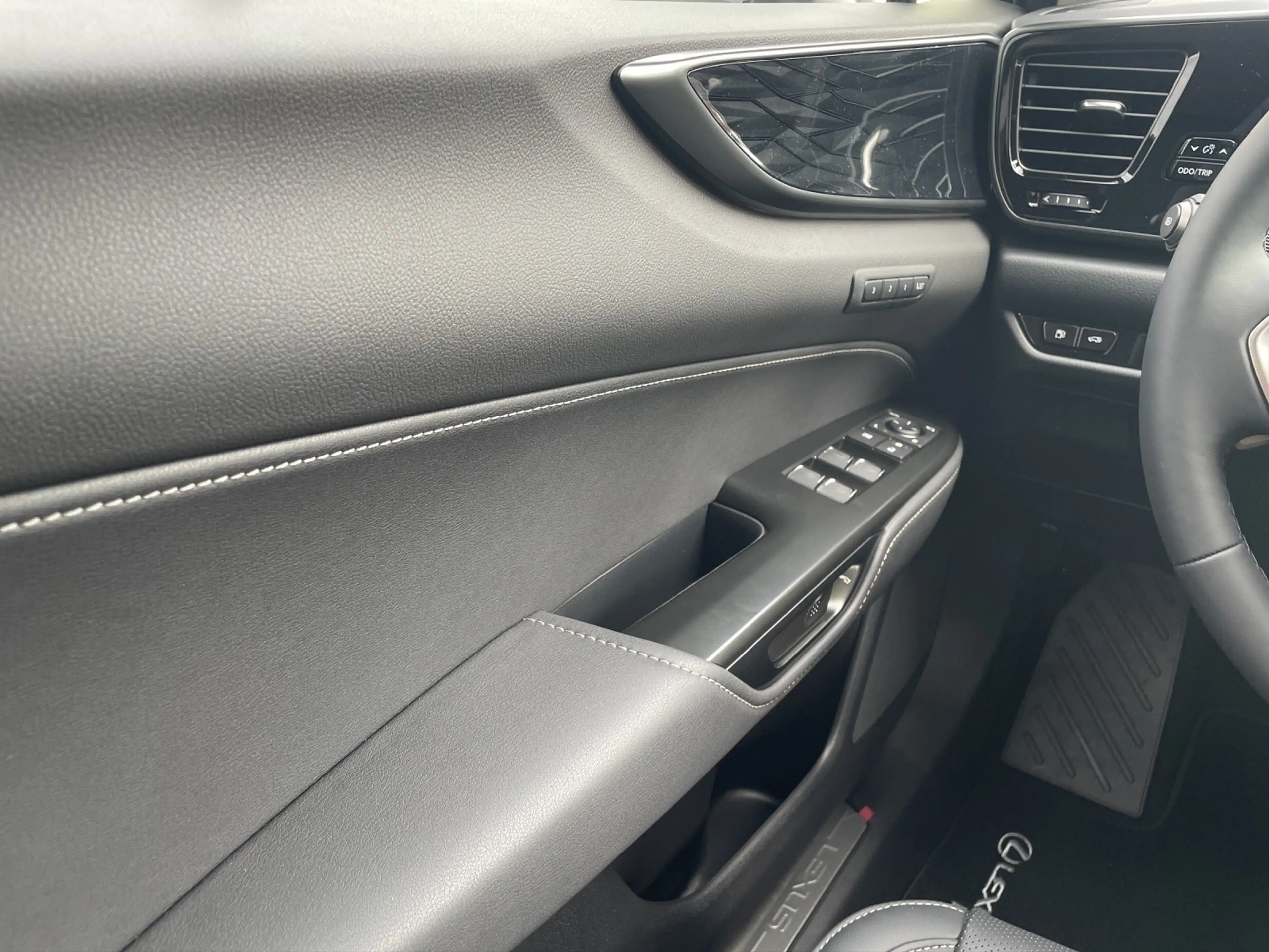 Lexus NX 450h+ +4x4+Business+SITZ-BEL+AMBIENTEL+ SOFORT — photo 12