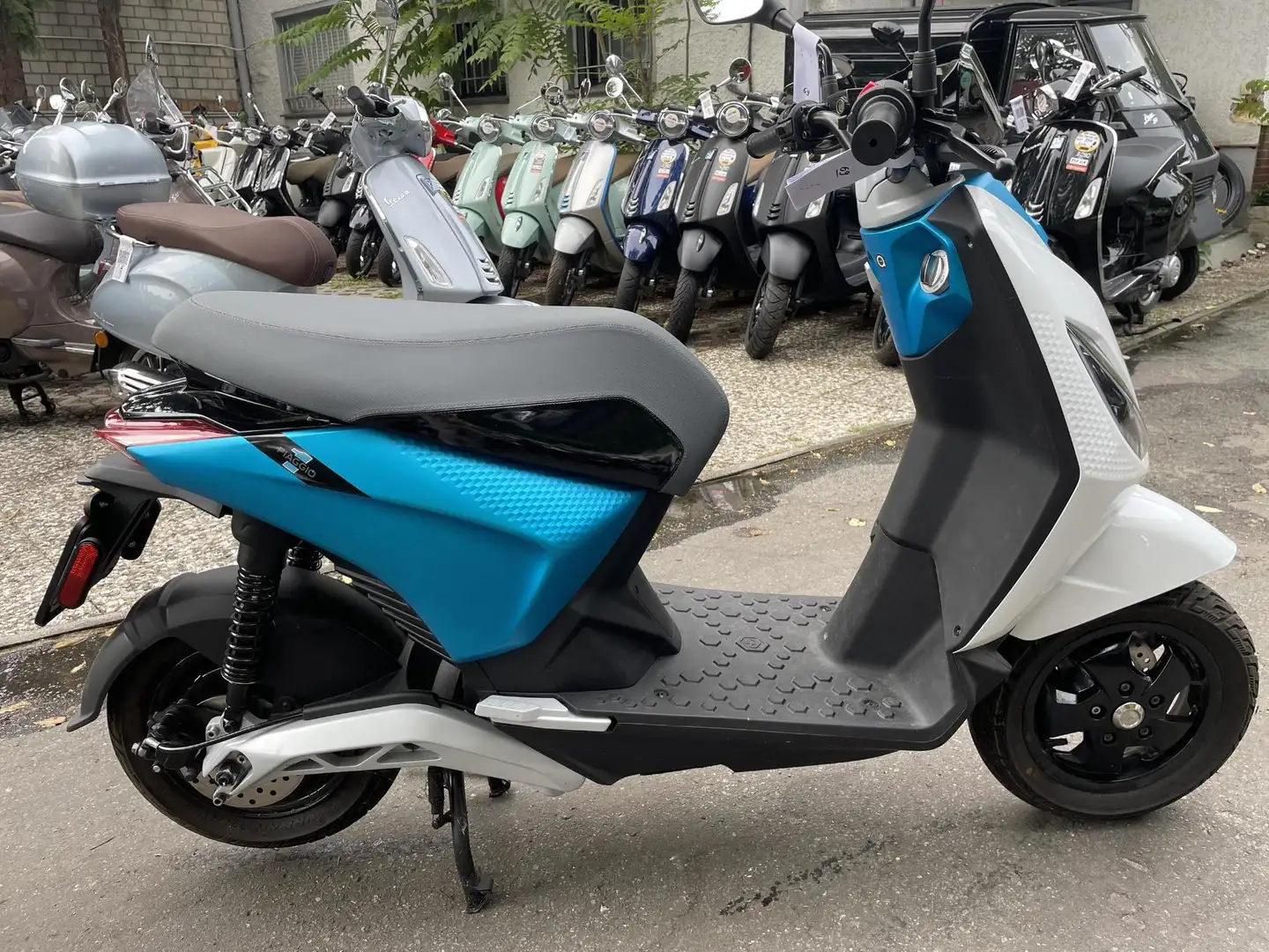 Piaggio 1 + 45 km/h e-Roller NUR 439 KM Keyless u.m. Wit - 1