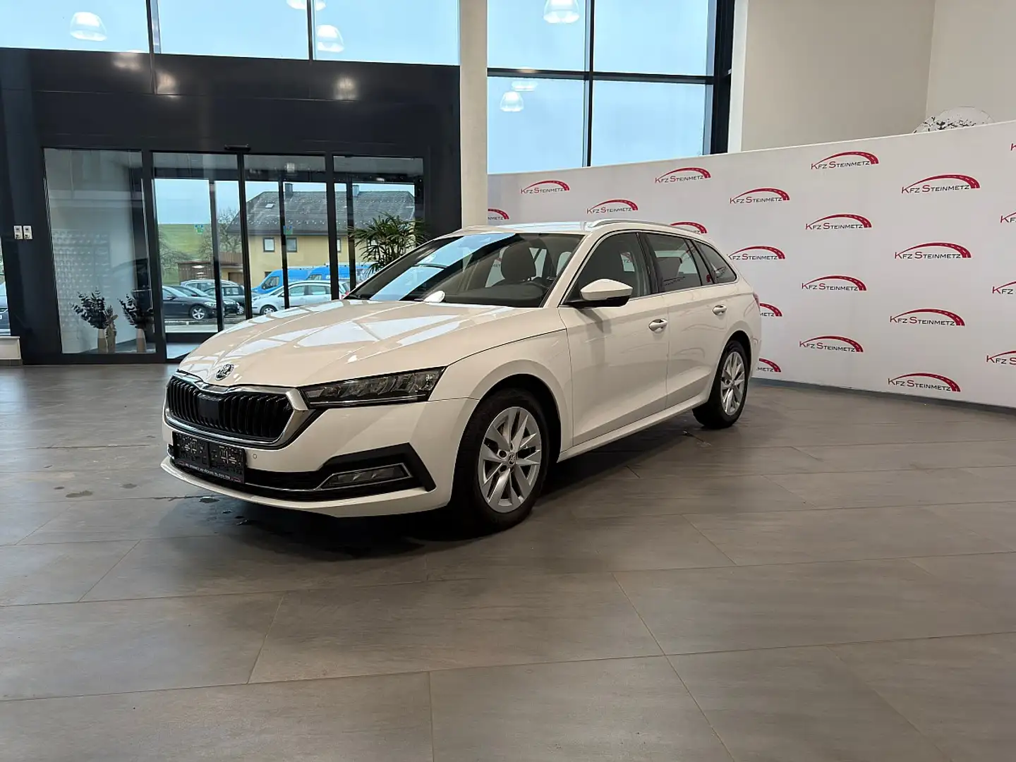 Skoda Octavia Combi 2,0 TDI Style DSG, LED, ACC Weiß - 1