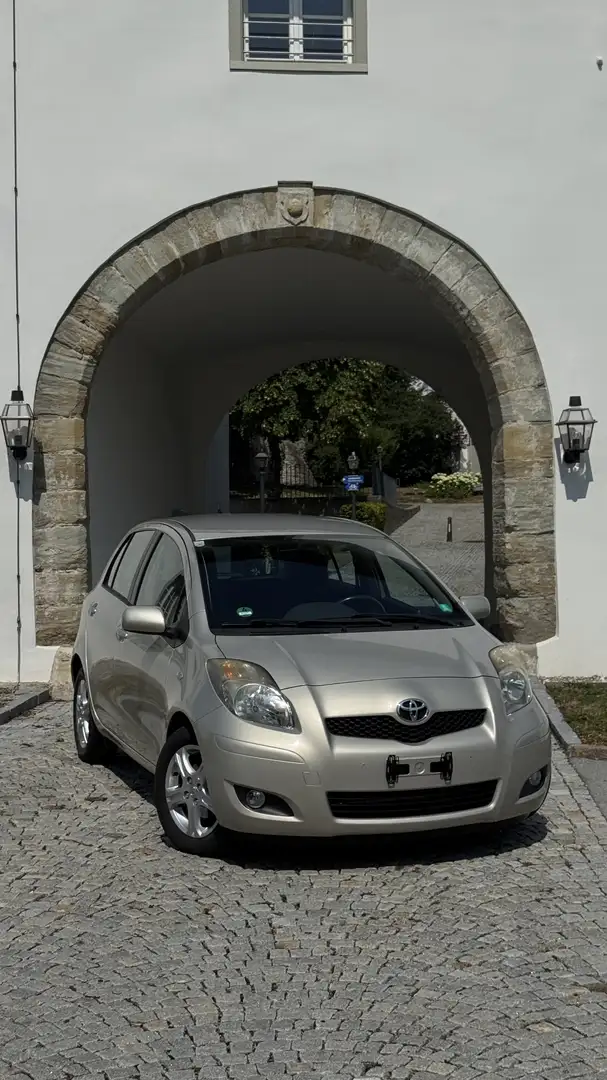 Toyota Yaris 1.4 D-4D London Edition Silber - 1