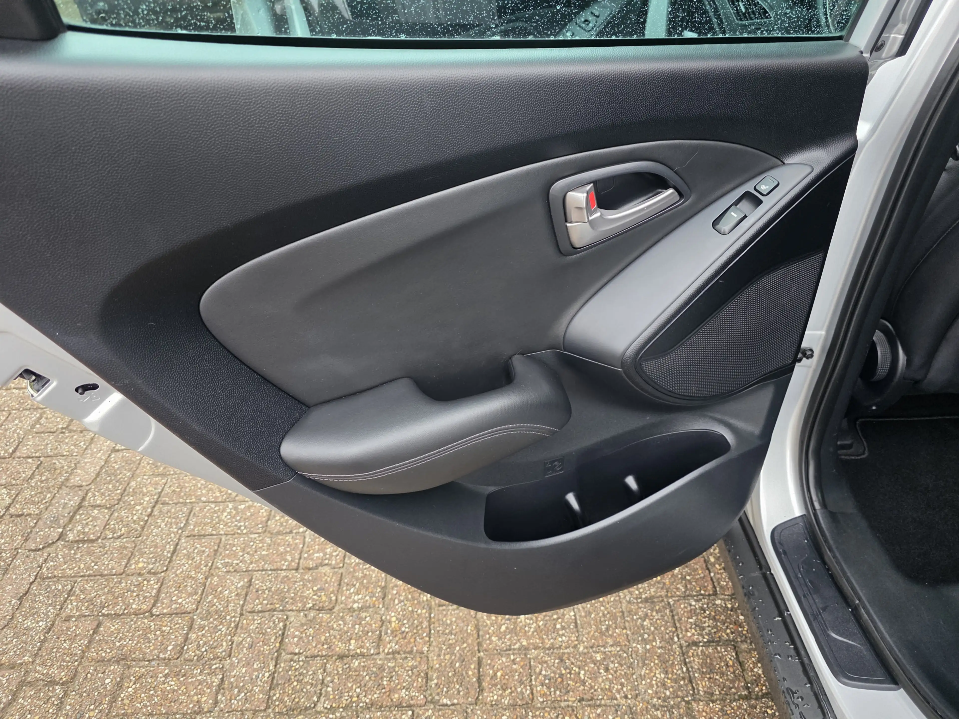 Hyundai iX35 2.0i Business Edition — photo 11