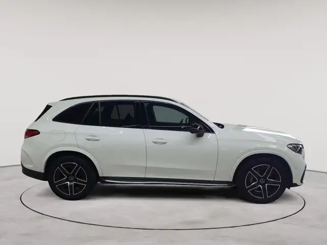 Mercedes-Benz GLC view 3