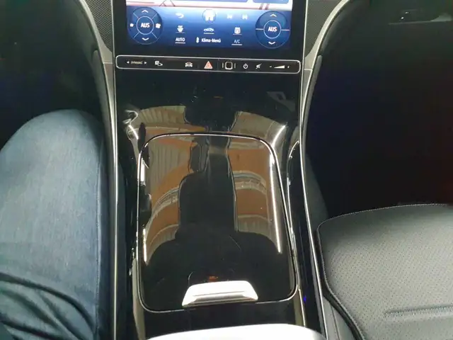 Mercedes-Benz GLC view 10