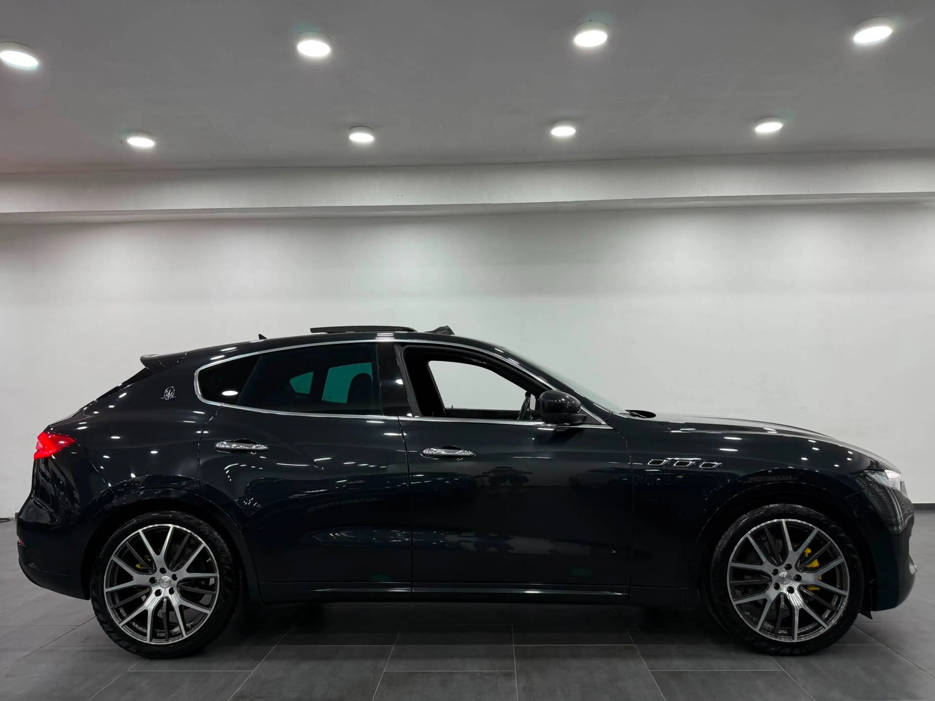 Maserati Levante 3.0D V6 Turbo 1owner Full Service Full Option Pano Carpass Belgian Car — photo 3