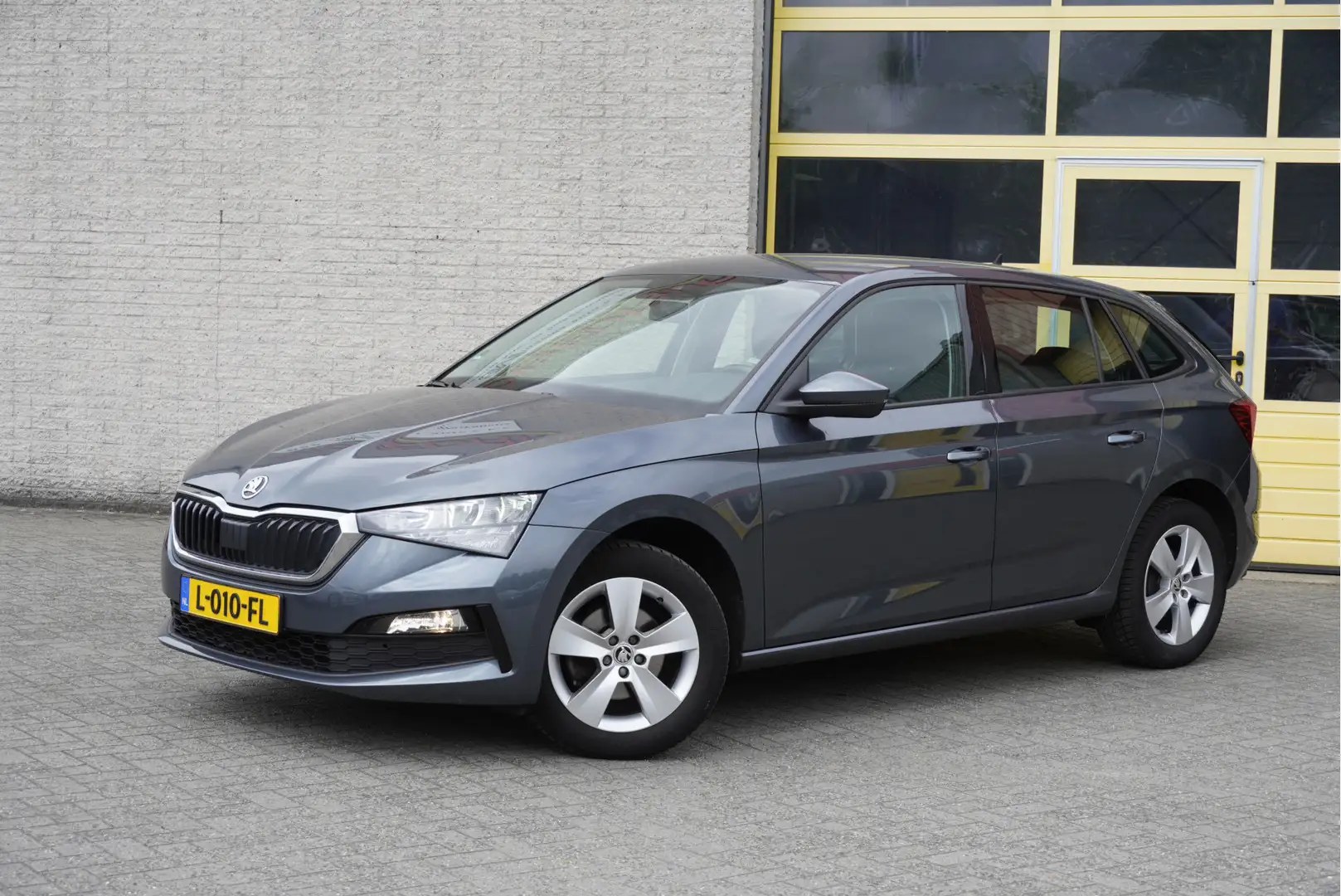 Skoda Scala 1.0 TSI 5drs Ambition BJ2021 Lmv 16" | Led | Pdc | Grijs - 2