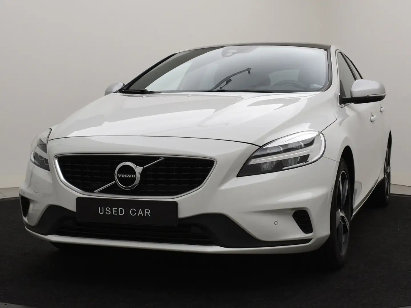 Volvo V40 T3 AUT(6) POLAR+ SPORT PANORAMADAK HARMAN KARDON K Wit - 2