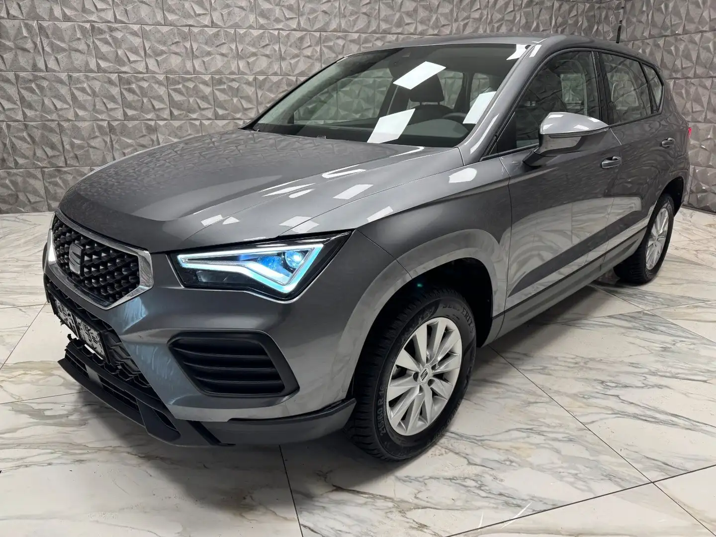 SEAT Ateca Reference ** 7.920km * Grau - 1
