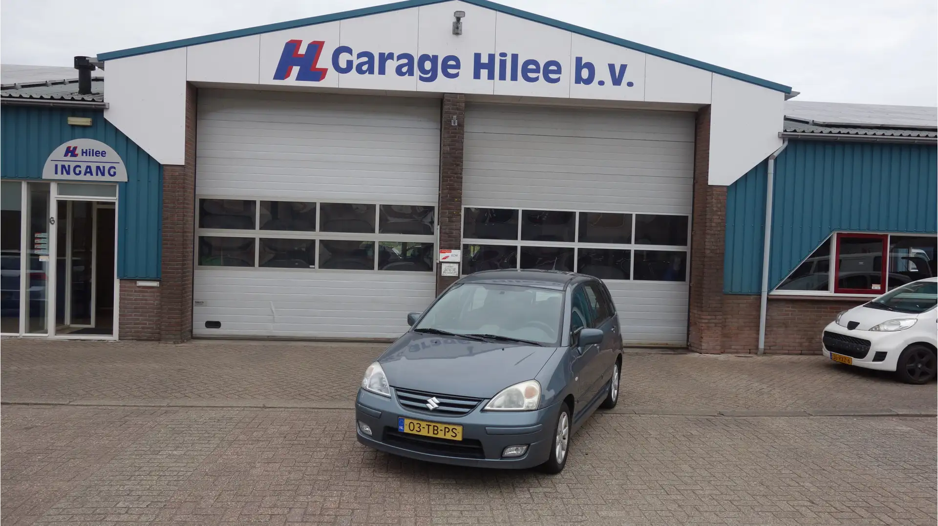 Suzuki Liana 1.6 Exclusive Grijs - 1