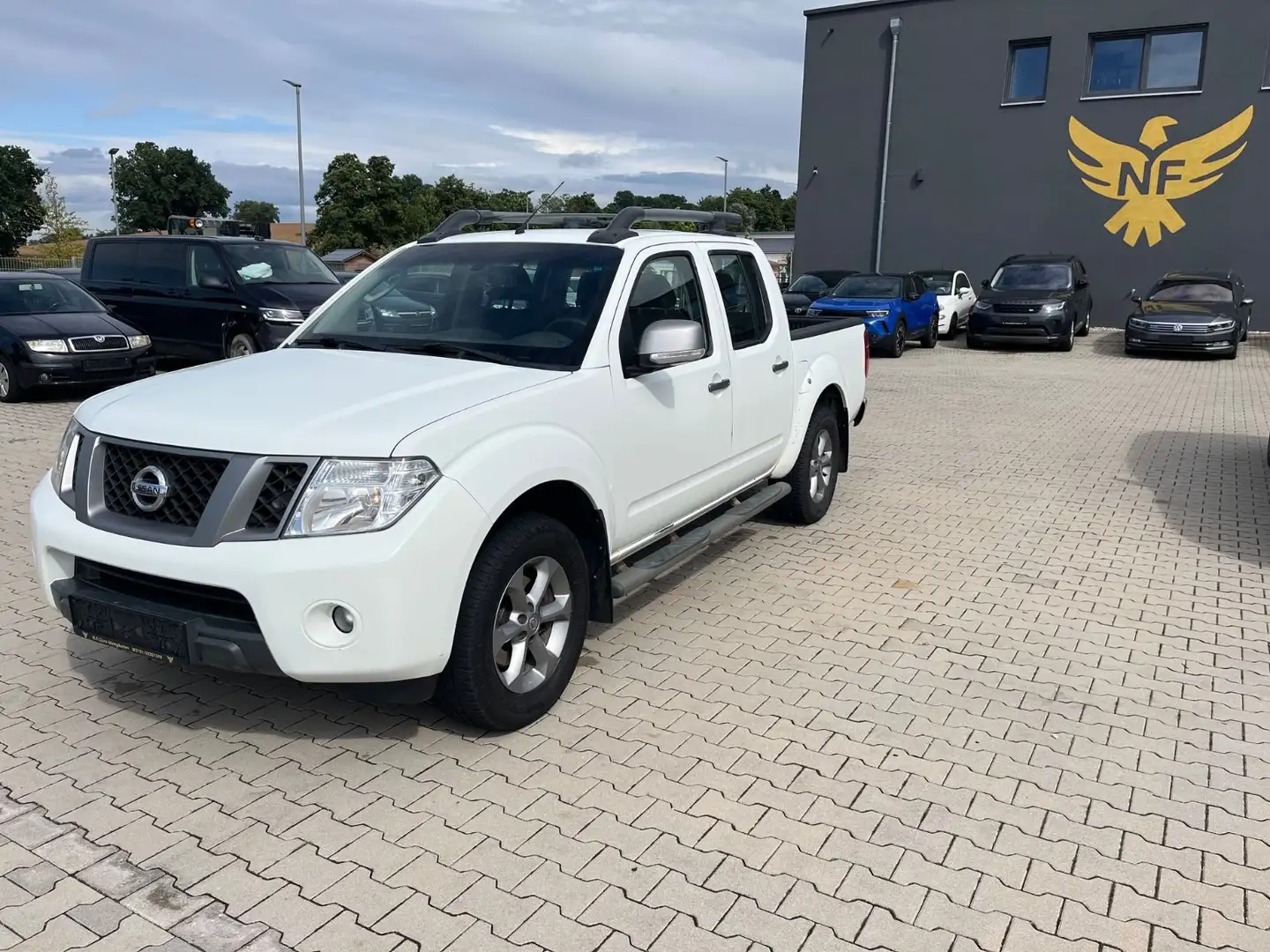 Nissan Navara Pickup Double Cab PLATINUM 4X4 2.5dCi AHK Blanc - 1