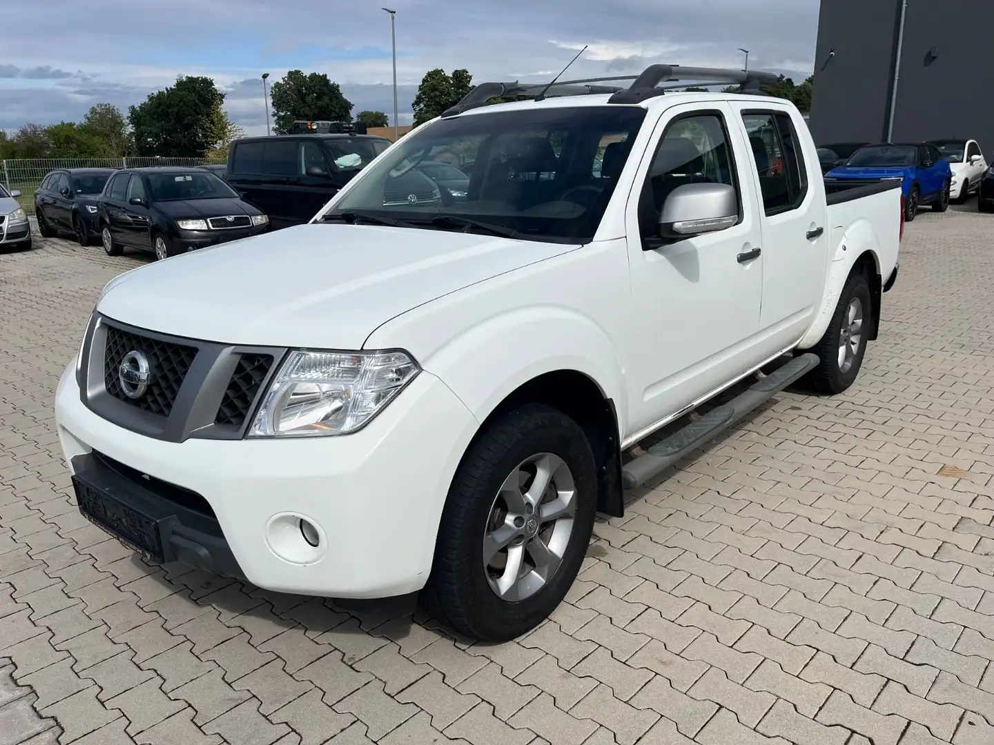 Nissan Navara Pickup Double Cab PLATINUM 4X4 2.5dCi AHK Blanc - 2