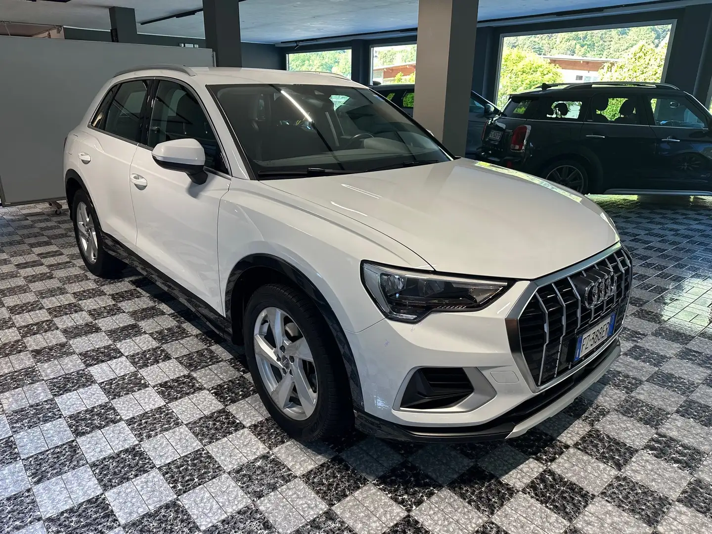 Audi Q3 Q3 1.5 tfsi Business Advanced Blanc - 2