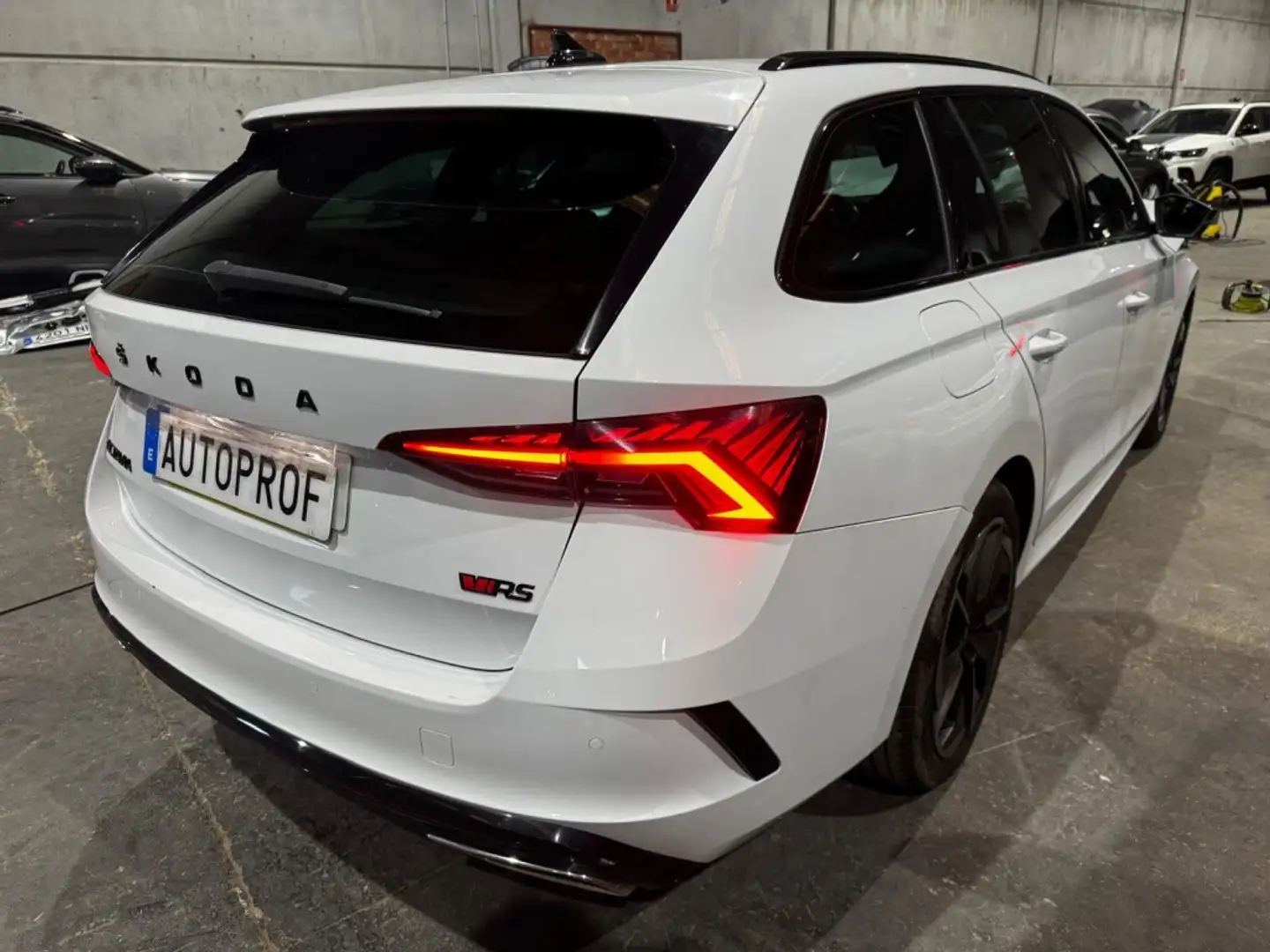 Skoda Octavia Combi 2.0TDI RS 147kW DSG - 2