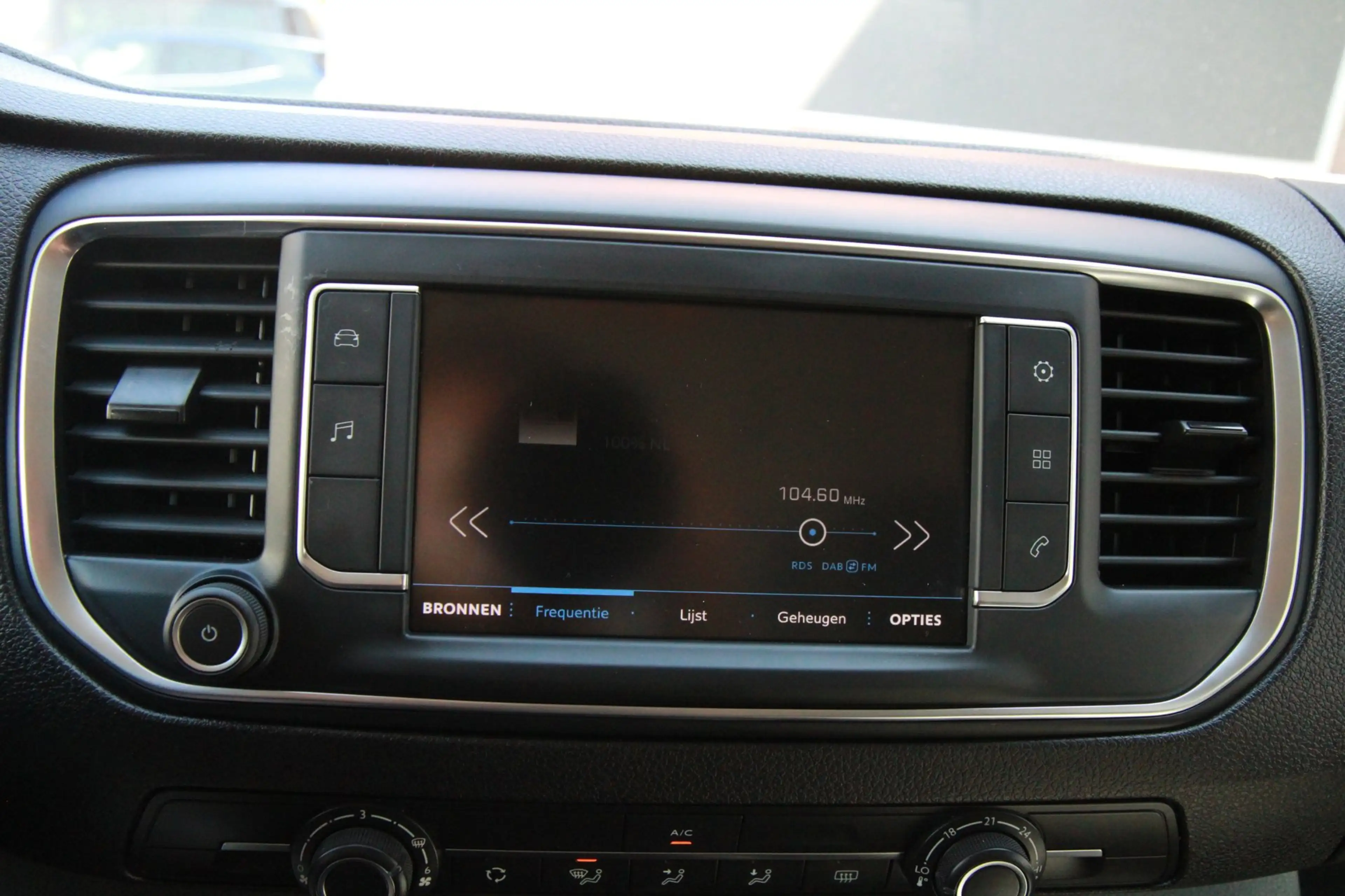 Peugeot Expert 2.0 BlueHDI 120PK Standard Pro / App connect / Cru — photo 19