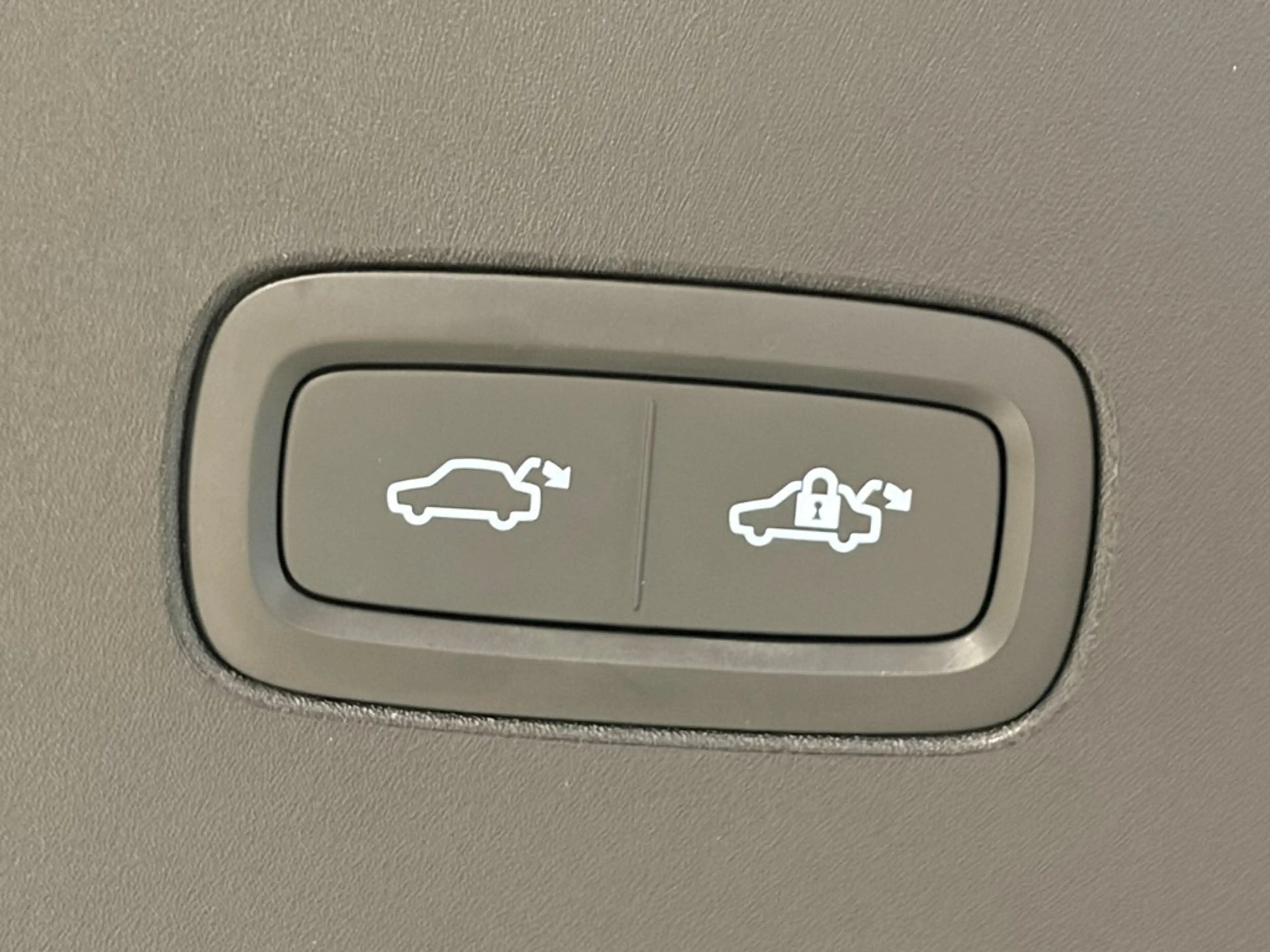 Volvo EX90 Ultra Twin Motor + LUCHTVERING/B&W — photo 13