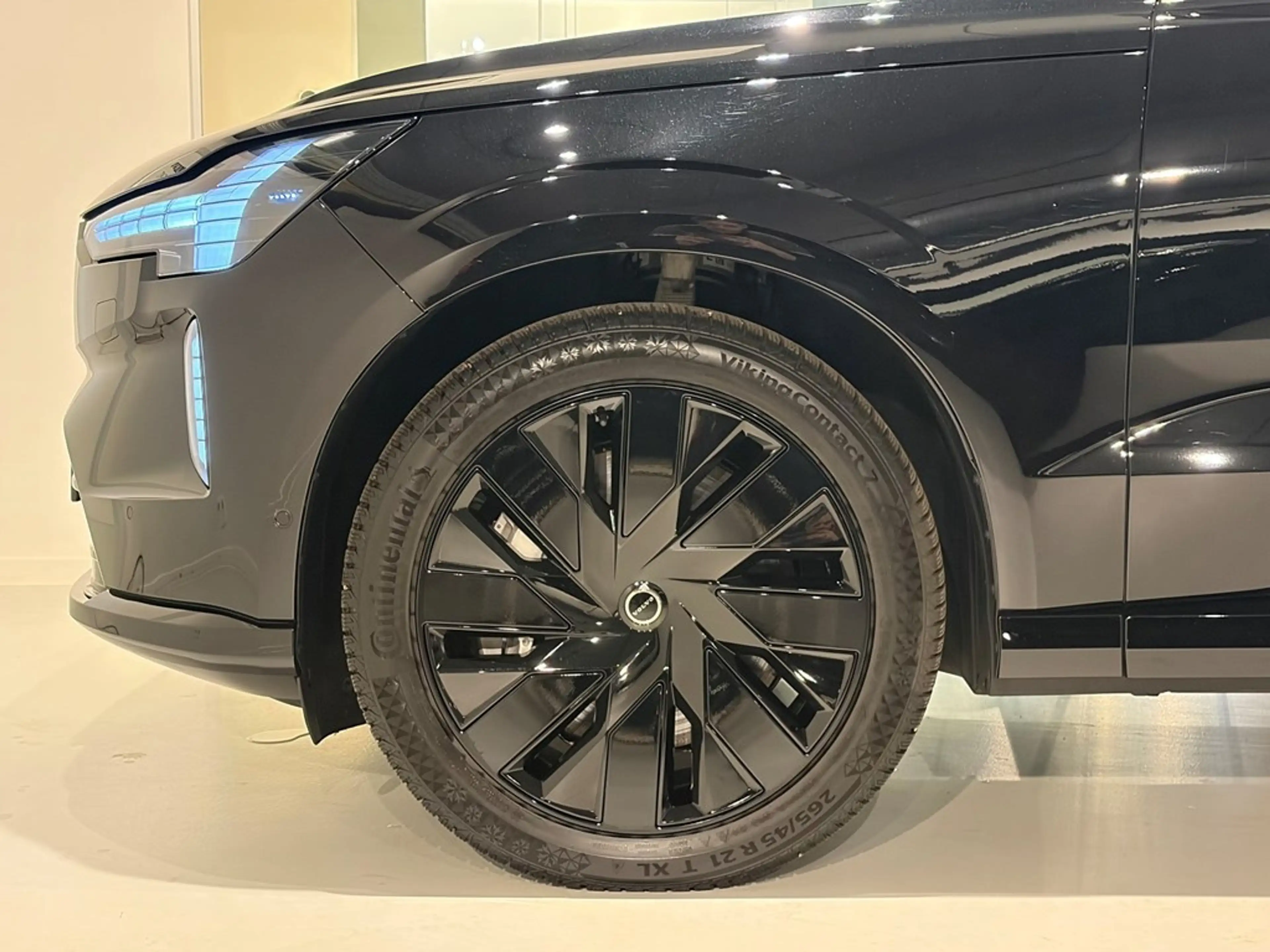 Volvo EX90 Ultra Twin Motor + LUCHTVERING/B&W — photo 3