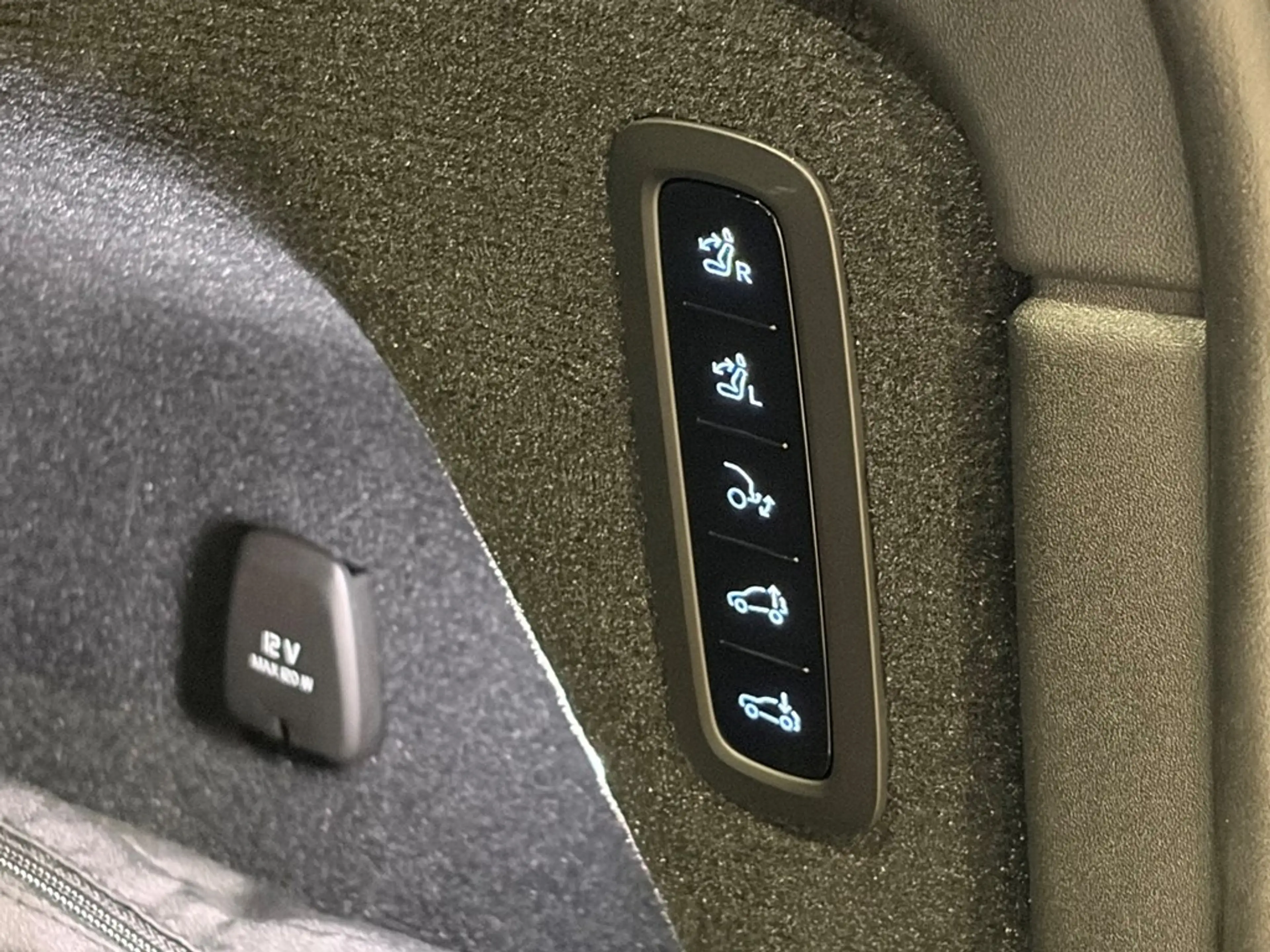 Volvo EX90 Ultra Twin Motor + LUCHTVERING/B&W — photo 12
