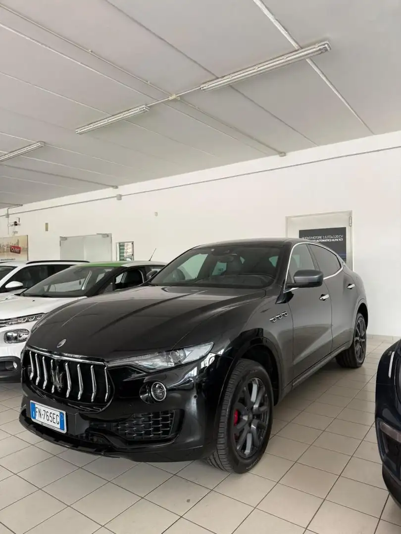 Maserati Levante V6 Diesel 275 CV AWD Nerissimo Nero - 2