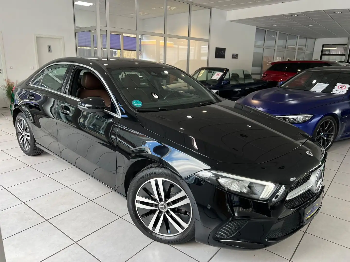 Mercedes-Benz A 200 Lim. *AMBIENTE*LEDER-BRAUN* Exclusive * Schwarz - 1