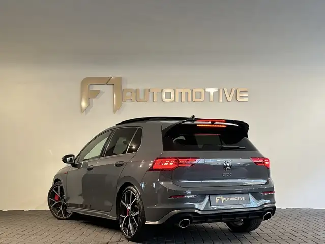 Volkswagen Golf view 4