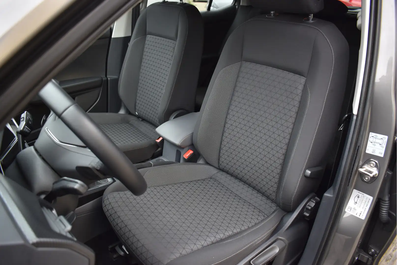 Volkswagen T-Cross 1.0 TSI R-Line DSG Navi Apple Carplay Virtual Full Grijs - 2