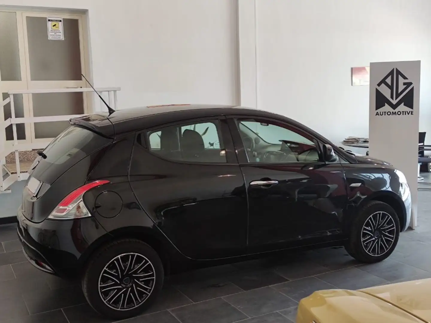 Lancia Ypsilon 1.2 69 CV 5 porte S&S Gold Noir - 2