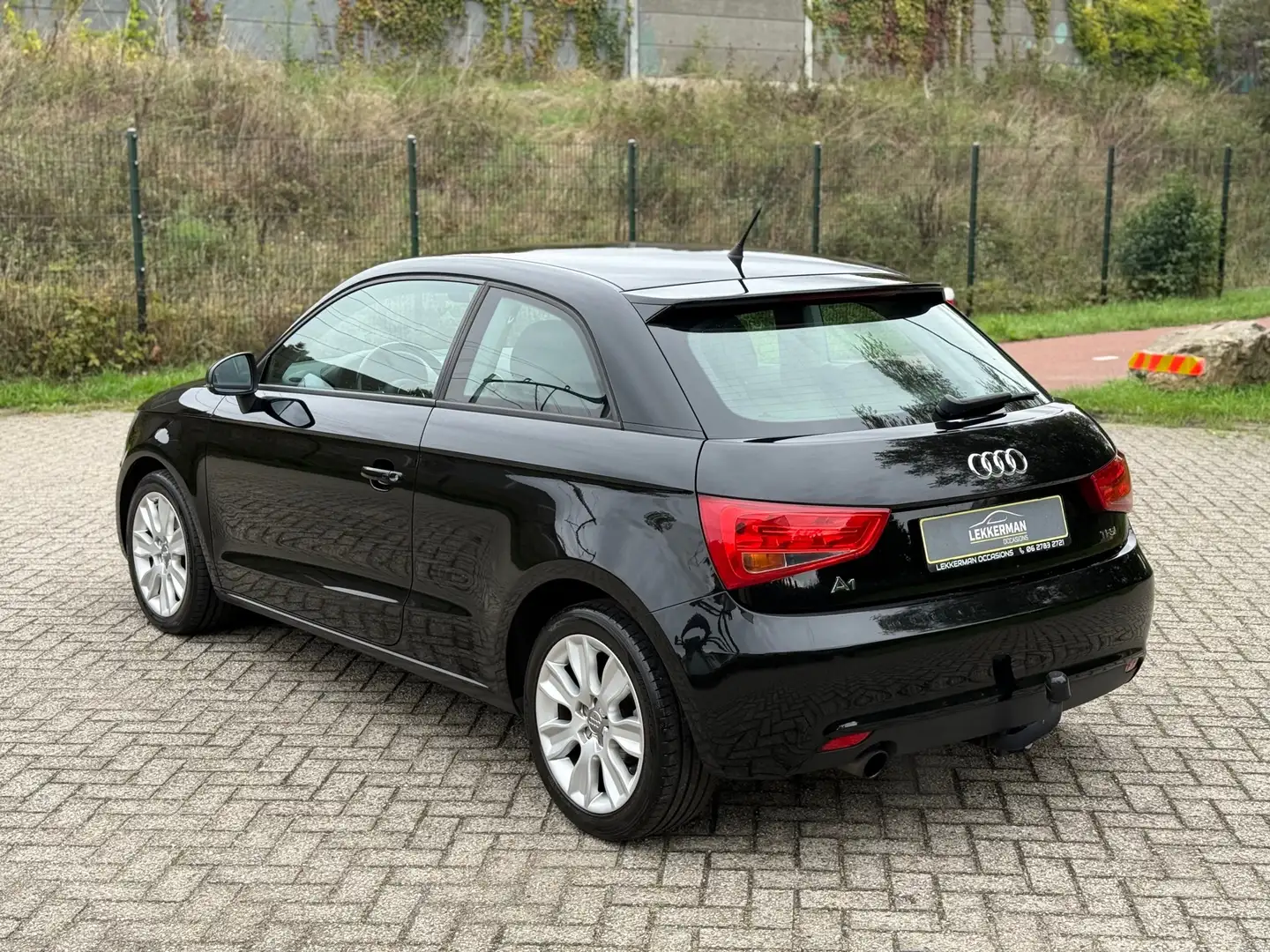 Audi A1 1.2 TFSI Attraction NWE APK I STOELVER I MOOI I AI Schwarz - 2