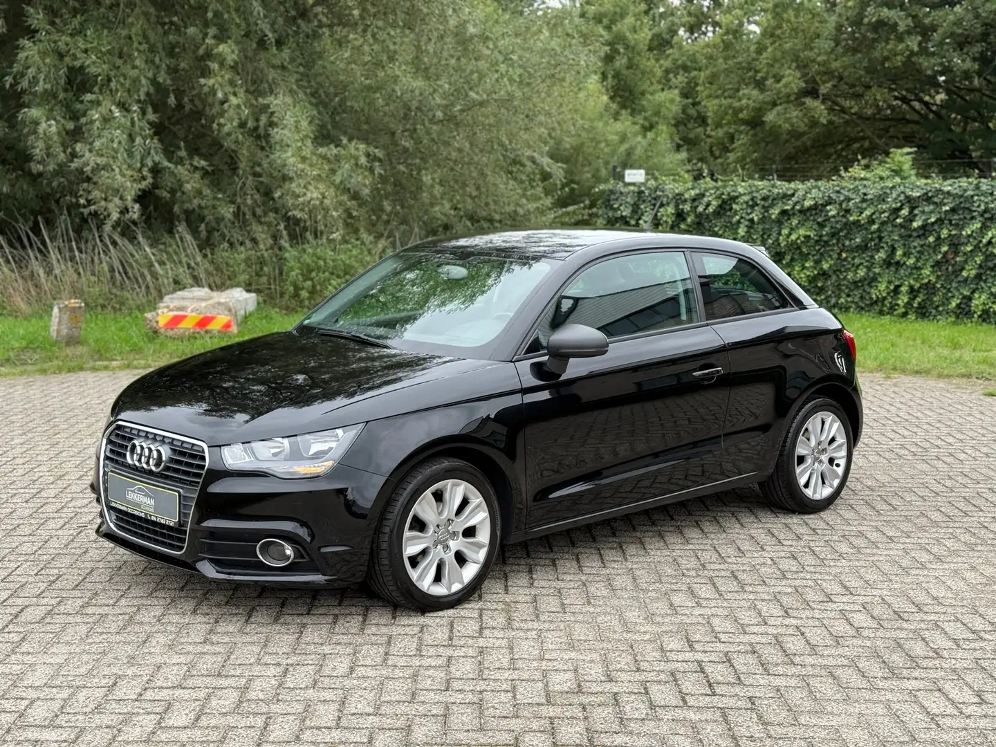 Audi A1 1.2 TFSI Attraction NWE APK I STOELVER I MOOI I AI Schwarz - 1