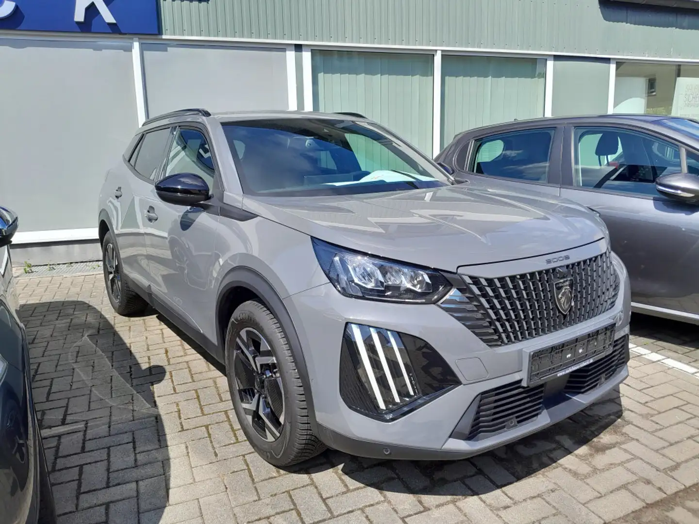 Peugeot 2008 Allure 1.2 PT 130 EAT8 Navi Kamera 360 Grad Allwet Grau - 1