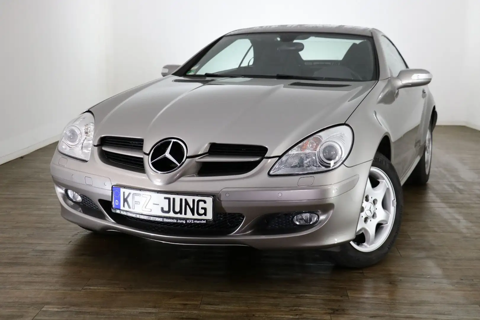 Mercedes-Benz SLK 200 *1.Hand*Bi-Xenon*Leder*PTS*Navi* Silber - 2