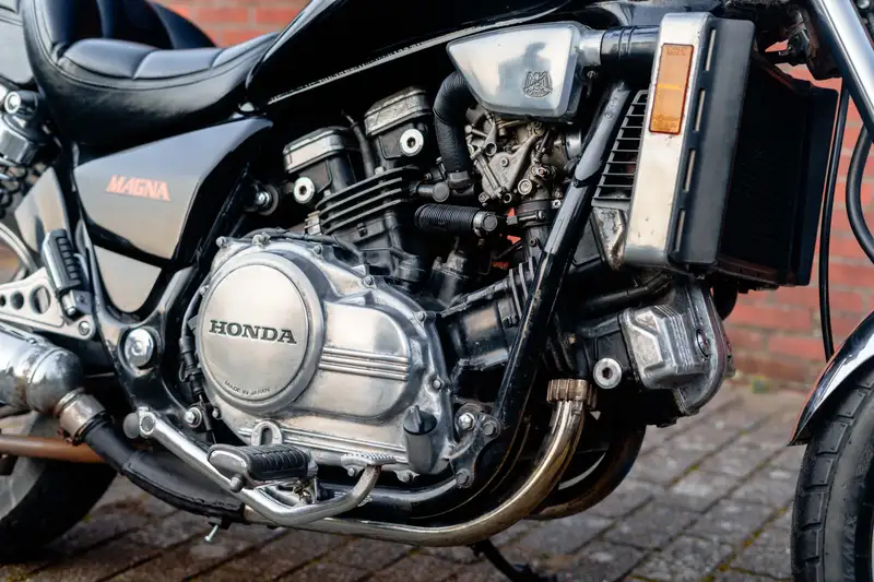 Honda VF 700 - foto 8