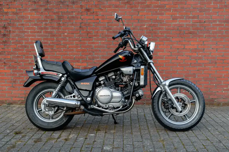 Honda VF 700 - foto 3