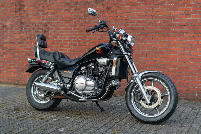 Honda VF 700 - foto 4