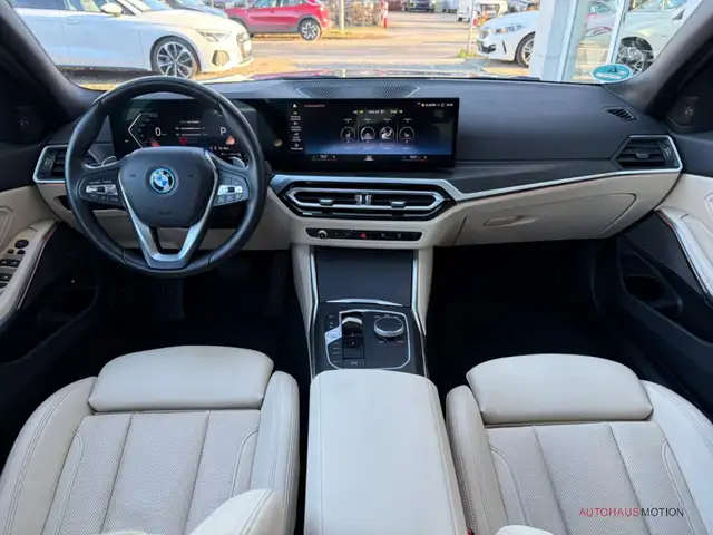 BMW 3 Series view 12