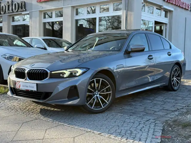 BMW 3 Series view 2