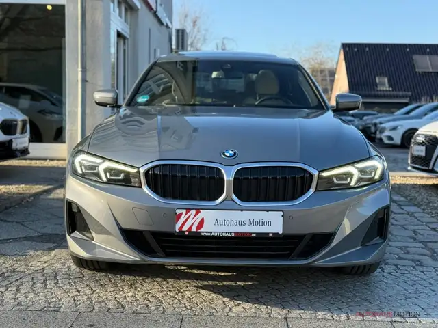 BMW 3 Series view 3