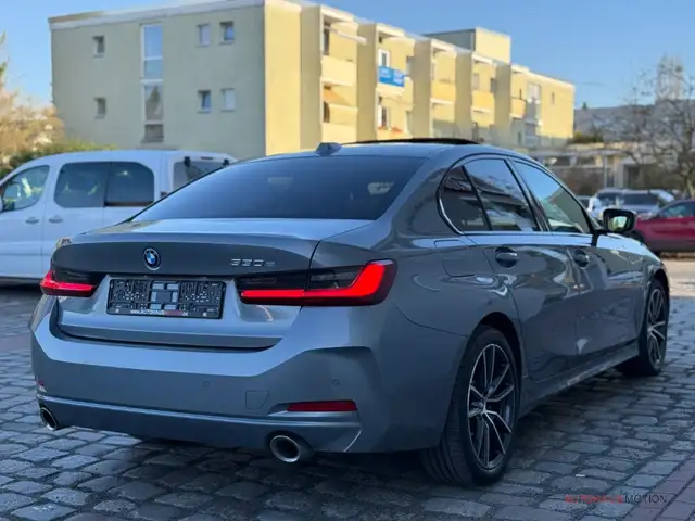 BMW 3 Series view 5
