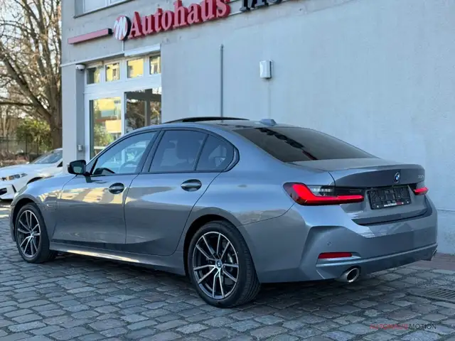 BMW 3 Series view 7