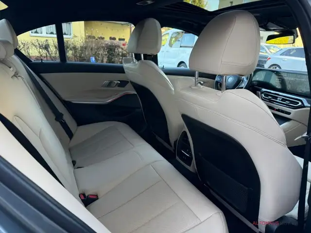 BMW 3 Series view 13